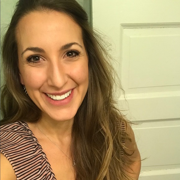 Meet your Posher, Laura - Picture 1 of 1